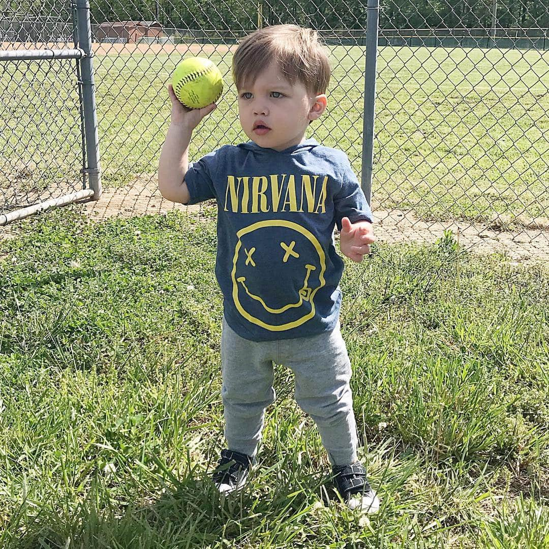 ジェイソン・アルディーンさんのインスタグラム写真 - (ジェイソン・アルディーンInstagram)「Gotta start them early. Workin on that pitching form and getting him ready for the 2036 MLB draft. ⚾️」4月28日 0時21分 - jasonaldean