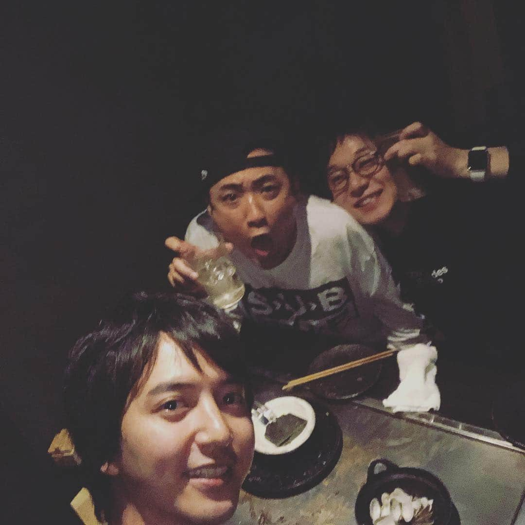 佐藤貴史さんのインスタグラム写真 - (佐藤貴史Instagram)「兄弟との飲み きょーだーい！！ #轢き逃げ 最高の最悪な日 #てつみち #中山麻聖」4月28日 0時22分 - sabo1217