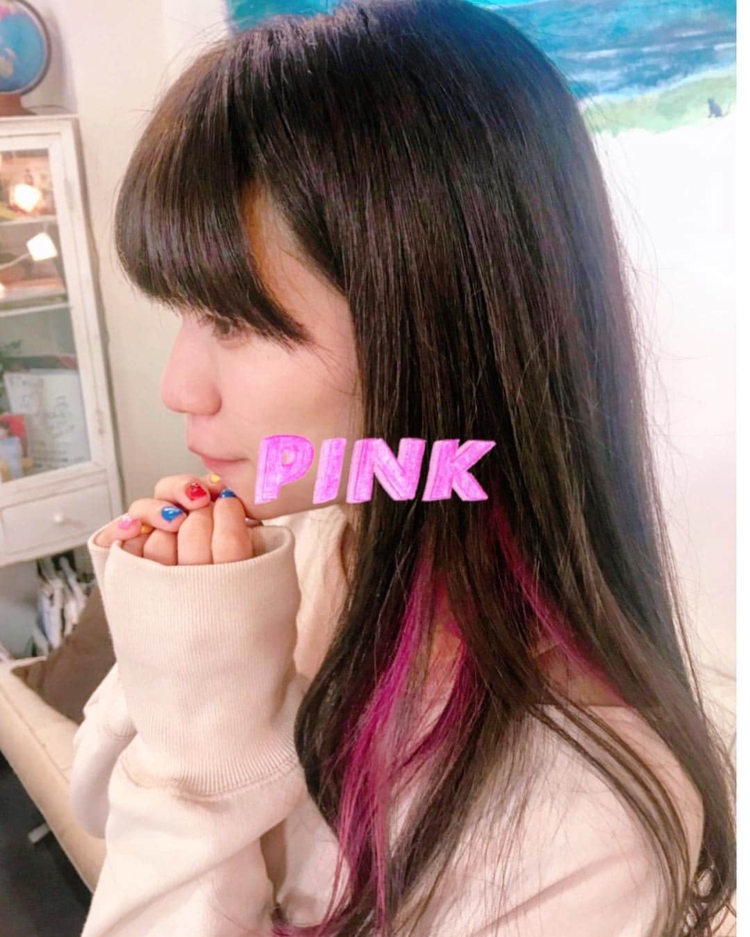 ぱいぱいでか美さんのインスタグラム写真 - (ぱいぱいでか美Instagram)「昨日はイベント前にSpicaでヘアメンテしました❤︎ ꙳ #spica #hairsalon #原宿 #haircolor #innercolor #treatment ꙳ 昨日行ったからトークイベも肉フェスもさぞかしいい感じだったことでしょうハッハッハッ いつも通りグレージュでインナーカラーはドPINK！ Spicaのグレージュ、だいぶ定着してきたのもあるんだけど退色してきても黄色味が強くなくて綺麗に落ちるので継続してこの色でお願いしています！ (たまに青味強くしてもらったりピンク寄りにしてもらったりニュアンスは変えてるけど！) (今は春だしお誕生日近いからピンク寄り) インナーカラーもっと世の中で爆発的に流行ればいいのにと思ってるよ。 可愛いしこっそりどんな色でも入れられるから！ 担当は中田さんでした！ ありがとうございました☻ 中田さんとはいつも「年取ると脂身より赤身ですよね」とかそういう話ばかりしています。笑」4月28日 0時33分 - paipaidekami