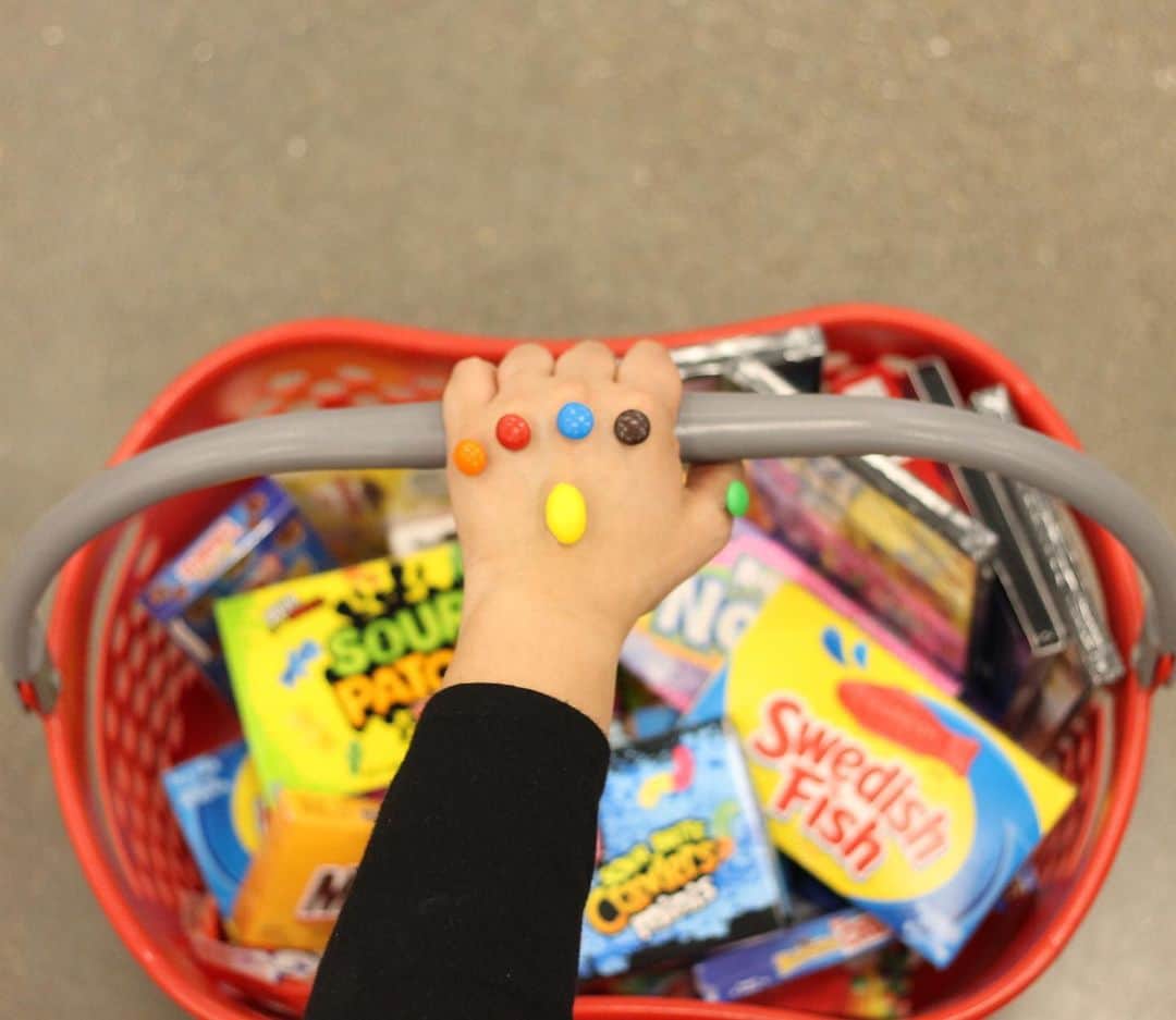 Targetさんのインスタグラム写真 - (TargetInstagram)「We have infinity snacks. Which is your favorite? #AvengersEndgame」4月28日 0時29分 - target