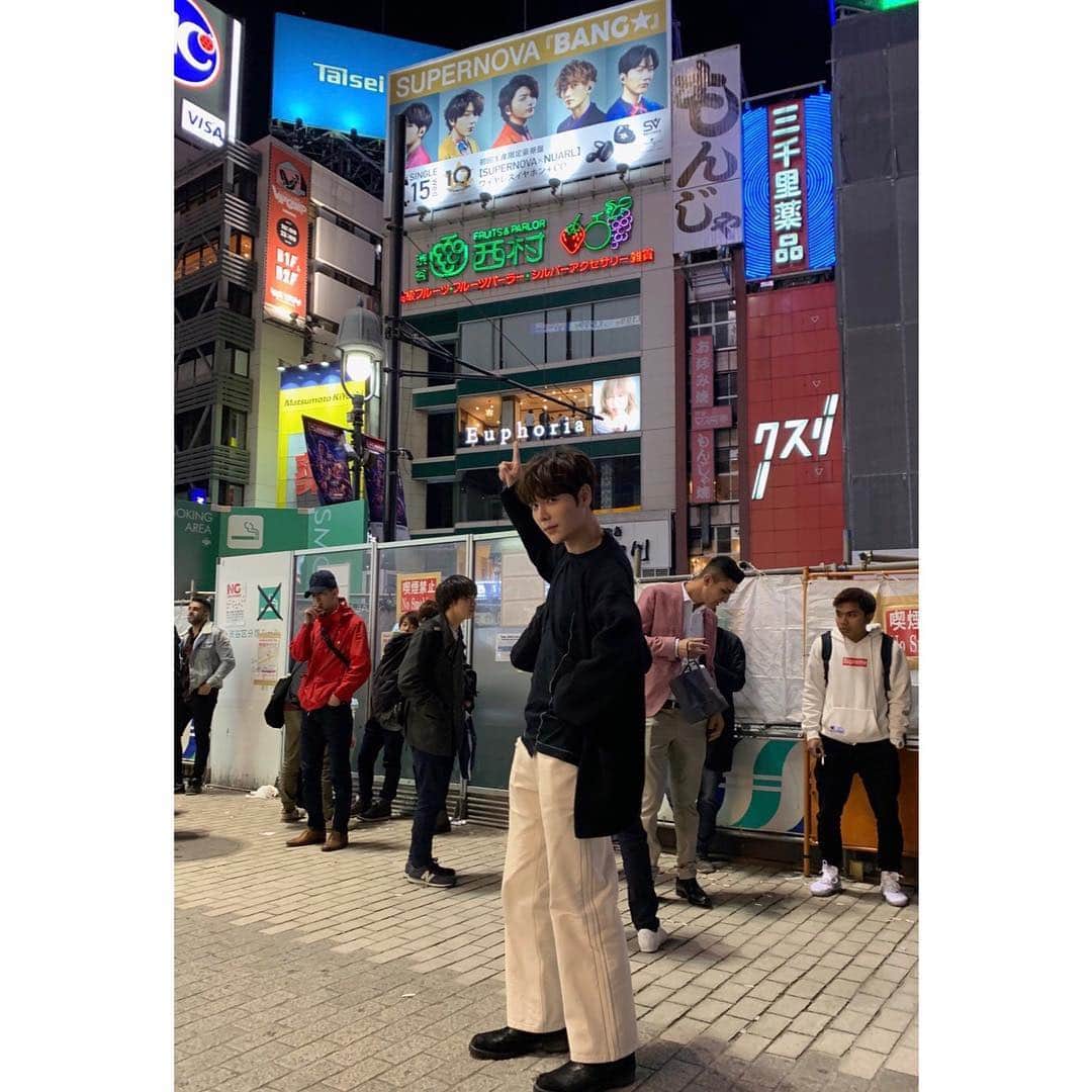 ジヒョク のインスタグラム：「시부야 오거리에 오면 볼수있습니다 !! 기념사진 !!!!!!!」