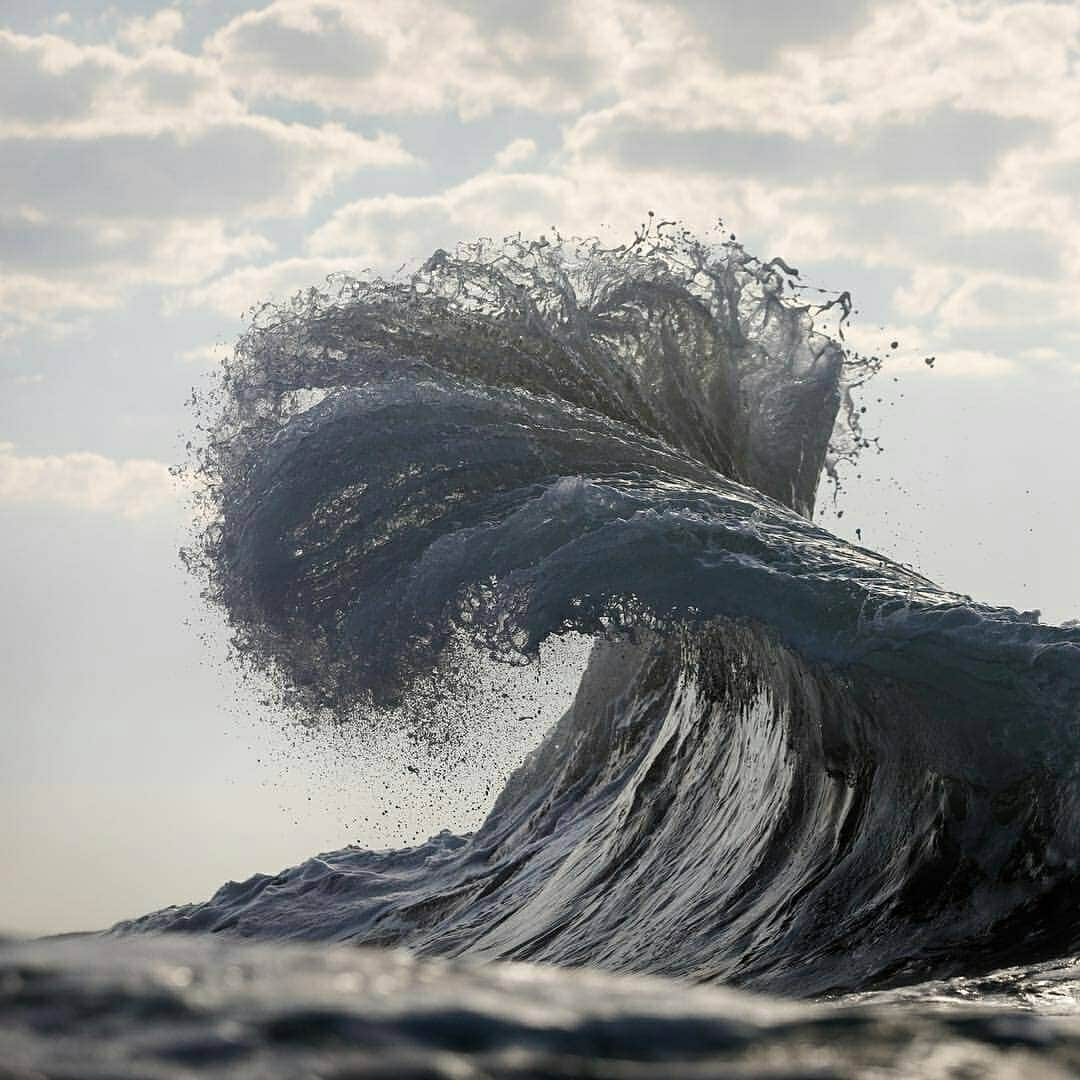 Discover Earthさんのインスタグラム写真 - (Discover EarthInstagram)「There is just something so powerful about these shots of waves breaking ! Which photo do you like the most ? 🌊  Share this with someone who will love the power of these shots ! — 📍#DiscoverEarth — 📸 Photos by @warrenkeelan ​」4月28日 0時49分 - discoverearth