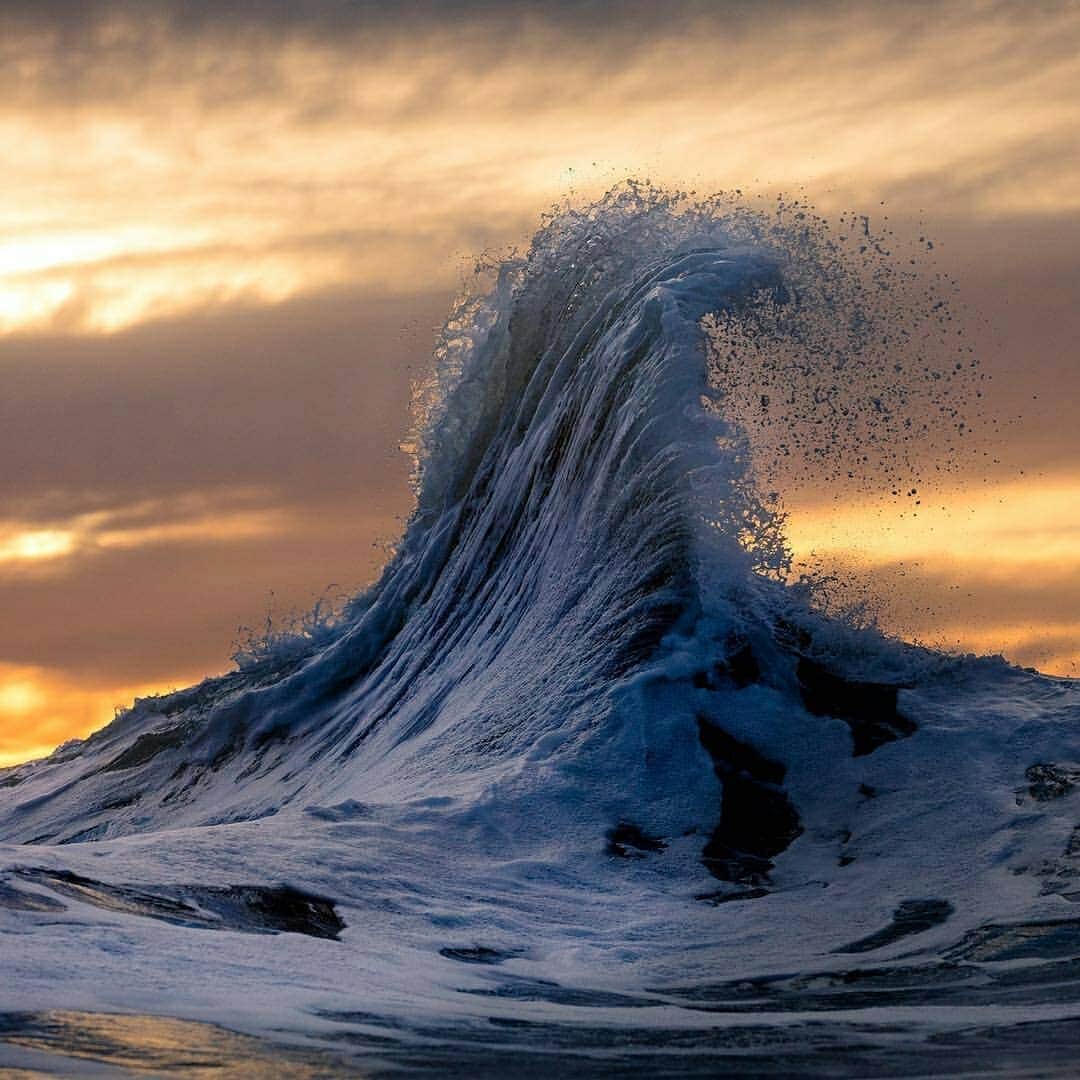 Discover Earthさんのインスタグラム写真 - (Discover EarthInstagram)「There is just something so powerful about these shots of waves breaking ! Which photo do you like the most ? 🌊  Share this with someone who will love the power of these shots ! — 📍#DiscoverEarth — 📸 Photos by @warrenkeelan ​」4月28日 0時49分 - discoverearth