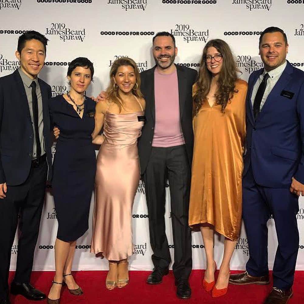 DOMINIQUE ANSEL BAKERYさんのインスタグラム写真 - (DOMINIQUE ANSEL BAKERYInstagram)「Happy blurry photos from last night. Our @masterclass team took home a James Beard and those hundreds of hours of editing, filming with no AC in August, and endless days planning were well worth the fact that we can teach the world to never look at a croissant the same way. Thank you @beardfoundation for the community you’ve built, for changing the world of food, and congratulations to all the nominees and winners last night. #jbfa」4月28日 0時45分 - dominiqueansel