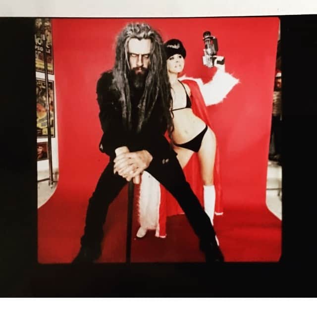 ロブ・ゾンビのインスタグラム：「Found this outtake from our Alternative Press cover shoot back in 1999. This looks like a nice update of The Avengers! Not the superhero team, but the cool English spy duo. #robzombie #sherimoonzombie #alternativepress #theavengers #emmapeel #johnsteed」