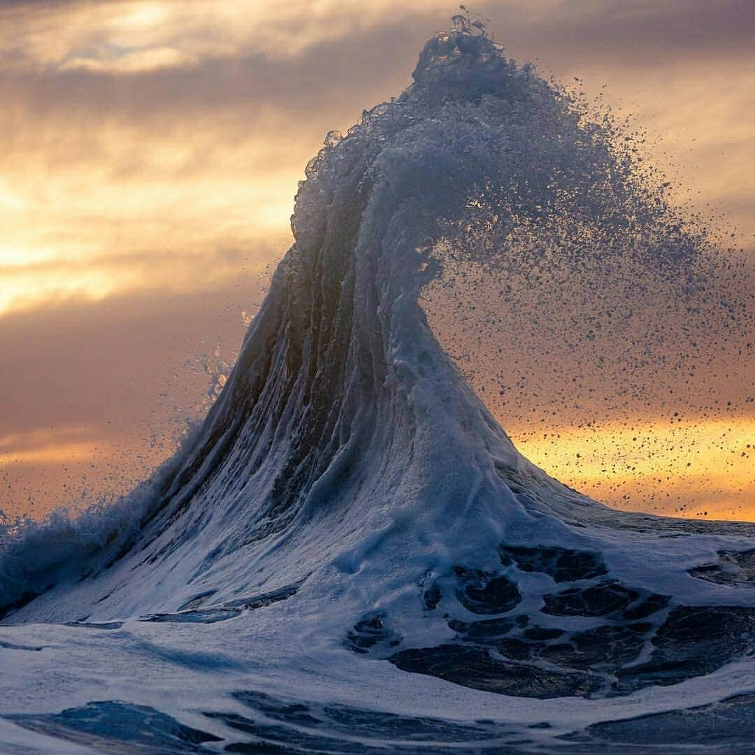 Discover Earthさんのインスタグラム写真 - (Discover EarthInstagram)「There is just something so powerful about these shots of waves breaking ! Which photo do you like the most ? 🌊  Share this with someone who will love the power of these shots ! — 📍#DiscoverEarth — 📸 Photos by @warrenkeelan ​」4月28日 0時49分 - discoverearth