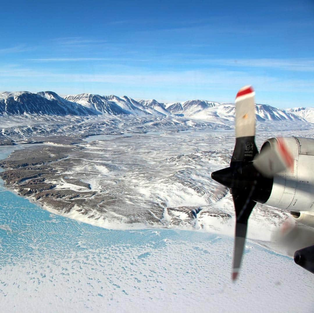 NASAさんのインスタグラム写真 - (NASAInstagram)「Look closer. You won’t see this majestic view anywhere else. 😲  After a decade of mapping Earth’s most remote polar landscapes, our Operation IceBridge enters its final year. Using a fleet of research aircraft, the mission studies annual changes in thickness of sea ice, glaciers and ice sheets to better understand connections between polar regions and the global climate system.  Now, it will hand the torch over to one of our newest satellite missions, the Ice, Cloud and land Elevation Satellite-2, also known as ICESat-2. From space, ICESat-2 will use take precise measurements of elevation that allows scientists to see where ice is flowing, melting or growing, and to investigate the global impacts of these changes.  Photo Credit: NASA  #NASA #Views #IceIceBaby #ColdAsIce」4月28日 0時51分 - nasa