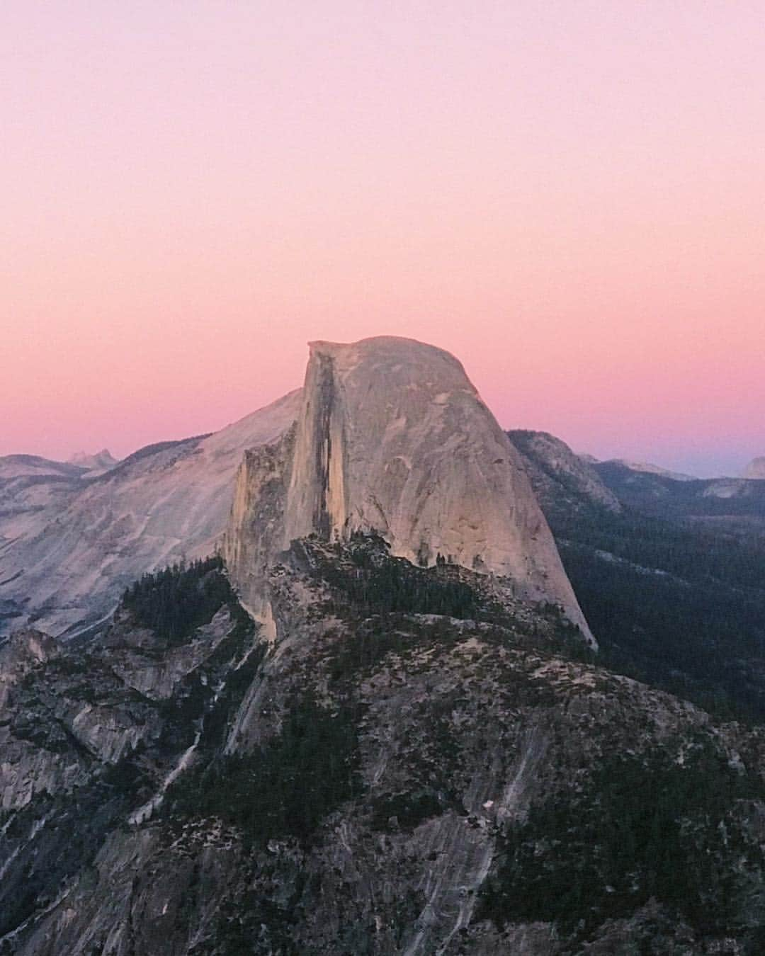 appleさんのインスタグラム写真 - (appleInstagram)「“I can’t think of many things more relaxing or refreshing than spending time in these grand landscapes. It’s like getting a glimpse of glory.” #findyourpark #ShotoniPhone by Zak K. @snarkblurb」4月28日 0時54分 - apple