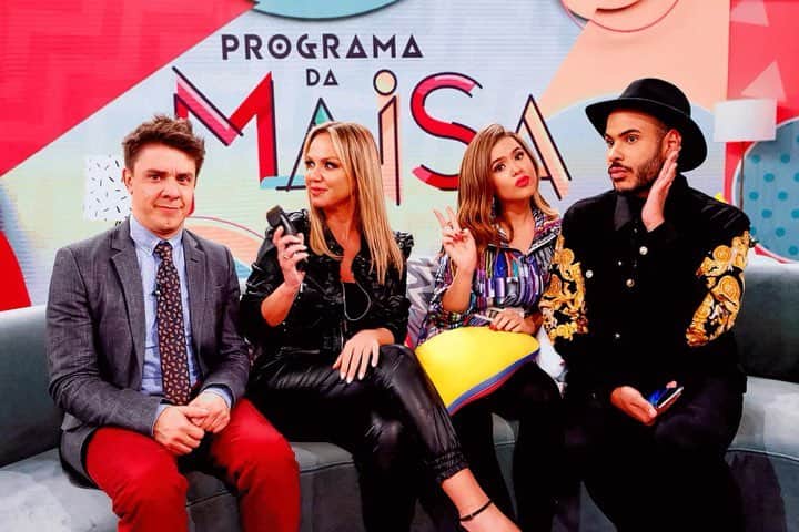 Eliana Michaelichin Bezerraのインスタグラム：「Vem que hoje tem programa da Maisa no SBT. @maisa @hugogloss @oscarfilho #programadamaisa」