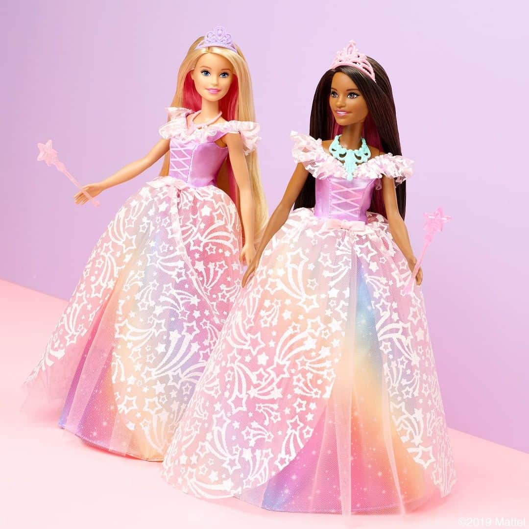 バービーさんのインスタグラム写真 - (バービーInstagram)「Dreamtopia magic is in the air! Your little one will love getting whisked away for an enchanted evening with the #Barbie Dreamtopia Royal Ball Princess Dolls. 👑  Shop now via the link in bio.」4月28日 1時00分 - barbie