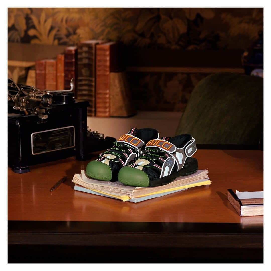 グッチさんのインスタグラム写真 - (グッチInstagram)「The sneaker-sandal design in a mix of leather, mesh and reflective fabric is created with a covered toe and set on a chunky sole, from #GucciSS19 by @alessandro_michele. Discover more through link in bio. #AlessandroMichele」4月28日 1時00分 - gucci