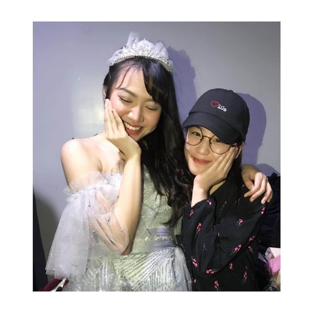 仲川遥香さんのインスタグラム写真 - (仲川遥香Instagram)「Love you shaniaaaaa❤️❤️❤️ @jkt48shanju  #jkt48 #shaniagraduation #shania #indonesia #jakarta #japan #インドネシアライフ #ジャカルタ生活 #ジャカルタ在住 #コンサート #卒業コンサート #一期生 #元JKT48 #harukanakagawa  #仲川遥香」4月28日 1時06分 - haruuuu_chan