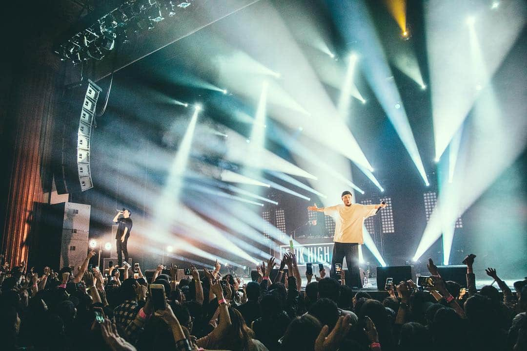 TABLO さんのインスタグラム写真 - (TABLO Instagram)「LOS ANGELES! Thank you for this beautiful night!!! — 📸 by @Bobo.xxndigo tour management: @enmgmt tickets at epikhigh.com — #epikhigh2019tour #LosAngeles」4月27日 16時08分 - blobyblo