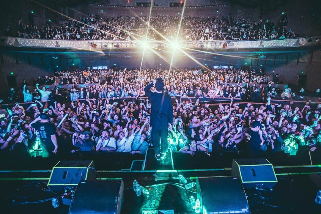 TABLO さんのインスタグラム写真 - (TABLO Instagram)「LOS ANGELES! Thank you for this beautiful night!!! — 📸 by @Bobo.xxndigo tour management: @enmgmt tickets at epikhigh.com — #epikhigh2019tour #LosAngeles」4月27日 16時08分 - blobyblo