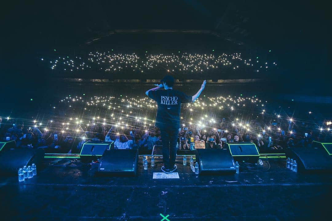 TABLO さんのインスタグラム写真 - (TABLO Instagram)「LOS ANGELES! Thank you for this beautiful night!!! — 📸 by @Bobo.xxndigo tour management: @enmgmt tickets at epikhigh.com — #epikhigh2019tour #LosAngeles」4月27日 16時08分 - blobyblo