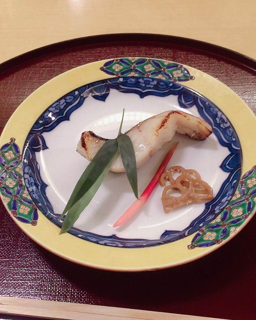 田井弘子さんのインスタグラム写真 - (田井弘子Instagram)「人生の大先輩方に、お食事ご馳走して頂きました。 ホテルオークラの高級日本料理店「山里」 絶対今の自分じゃ、行けないお店。 行けるようにならなきゃだ！ 色々とご教授いただいた上に、本当美味しくて幸せでした。 ご馳走さまでした。 カフェでの、贅沢なイチゴパフェは写真撮り忘れました。。 お話しに夢中になって。。 #ごちそうさまでした  #ホテルオークラ東京  #東京オリンピックにむけ  #建て替え  #山里」4月27日 16時11分 - hirokotai