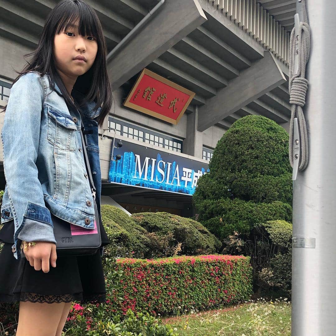 日野賢二さんのインスタグラム写真 - (日野賢二Instagram)「Misia Day 2@Budokan! Brought my daughter Yua to sound check! Misiaの現場に娘をちょっとだけ。。。^_^」4月27日 16時25分 - jinobass