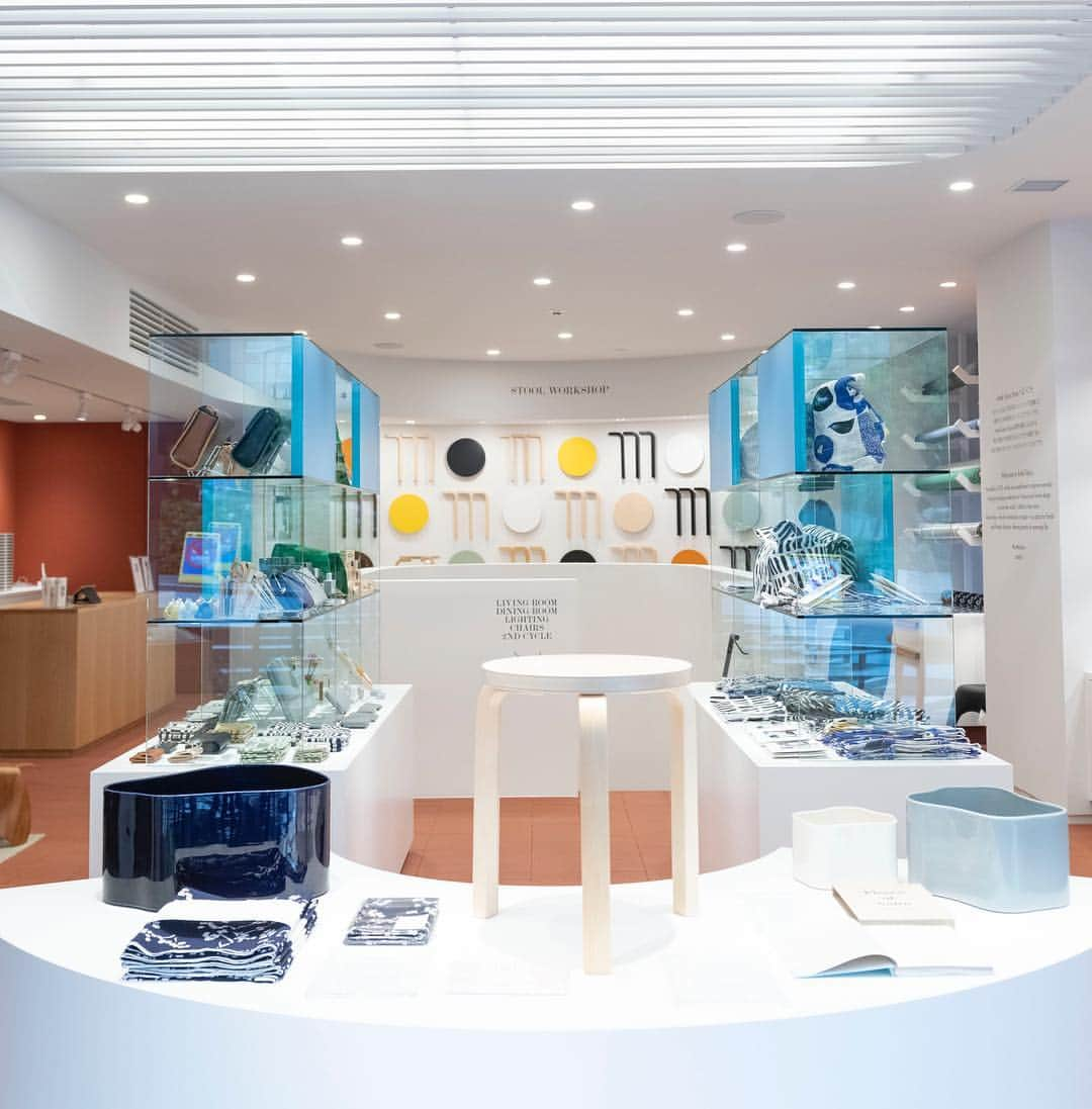 Artekさんのインスタグラム写真 - (ArtekInstagram)「The Artek Tokyo Store is now open for you! “We wanted to create a place where you can find a friend for life,” say Architects Daikei Mills, who  designed the 200 sqm store in Omotesando.“ One that merges the Japanese way of living with an experience of Finnish design.” Follow @artekjapan to stay in the know about events at the new space. ————————————————————————-5 – 9 – 20 Jingumae, Shibuya-ku, Tokyo Opening Hours 11:00 – 20:00 ——————————————————————#artek #artekjapan #アルテック #アルテックジャパン #alvaraalto #アルヴァアアルト #北欧 #北欧イン テリア#フィンランド #フィンランドデザイン #インテリア #インテリア好きな人と繋がりたい #アア ルト#alvaraaltosecondnature #表参道 #マリメッコ #finjpn100 #新店舗オープン#2019 #aaltointokyo #ザ コンランショップ丸の内店 #コンランショップ #コンランショップ丸の内 #東京ステーションギャラ リー #東京駅 @daikei_mills @artekjapan」4月27日 16時30分 - artekglobal