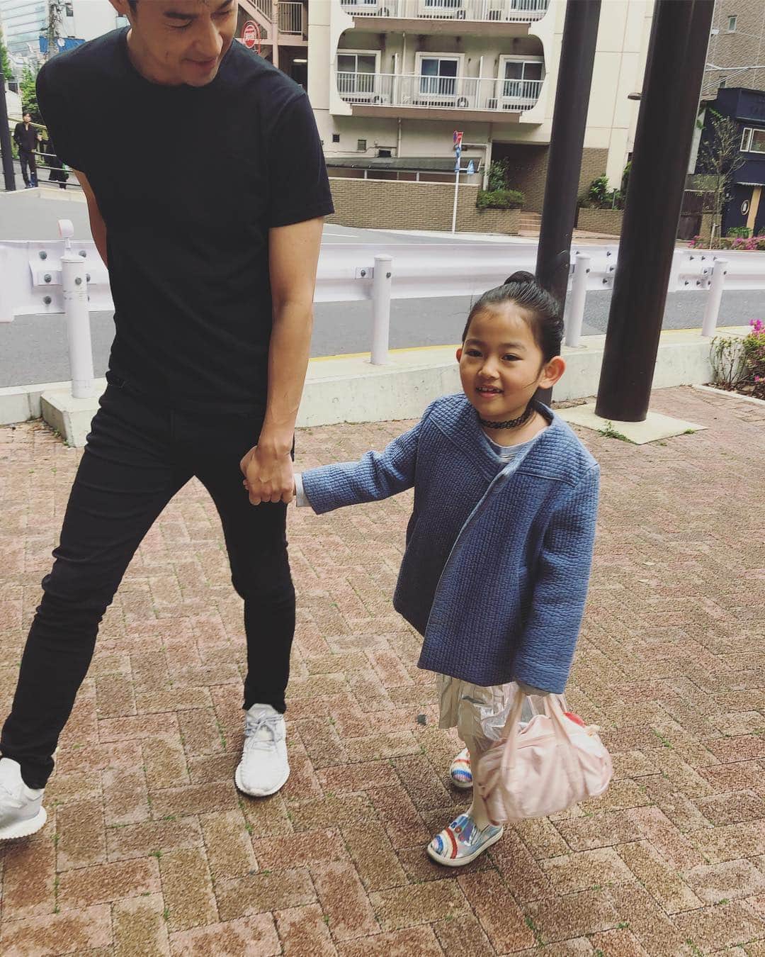 のインスタグラム：「今日から恐怖のGW  チビは何故か5/12まで休み…  どーしろってゆーのーwww  #gw #ballet」