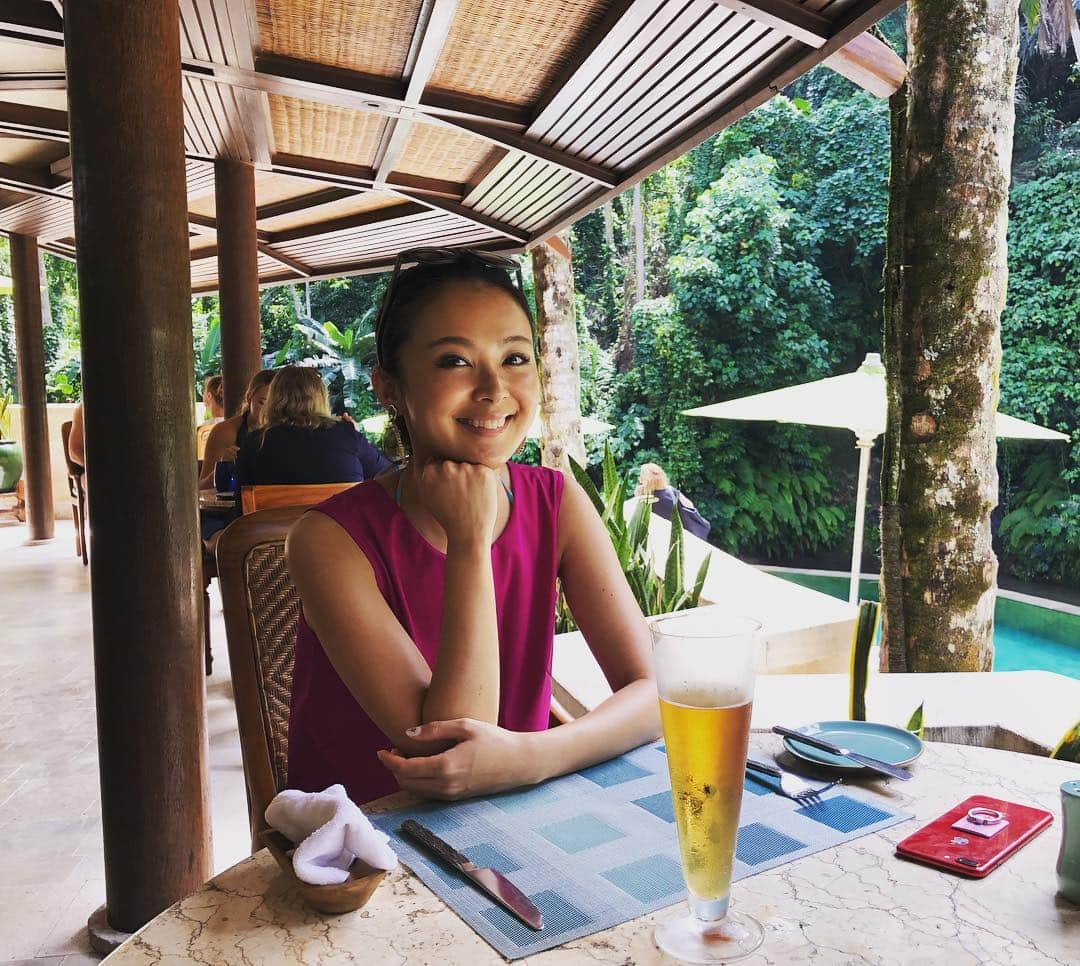 白石みきさんのインスタグラム写真 - (白石みきInstagram)「昼からbeer🍺 充電time  #vacation #trip #bali #beer」4月27日 16時33分 - miki_shiraishi1115