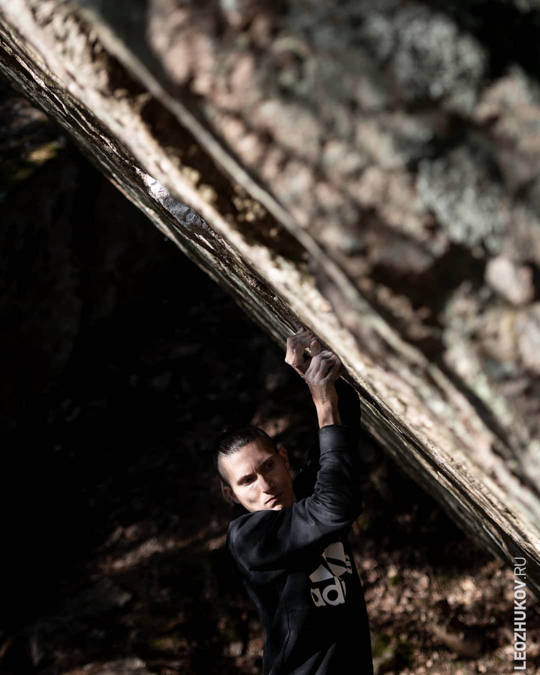 ルスタン・ゲルマノフのインスタグラム：「One day at Lappnor 📸@leozhukovphoto  @redbull_rus @redbull @adidasterrex @fiveten_official @frictionlabs #adidasterrex #livewithoutlimits #gr #chalkmatters #climbing #sportclimbing #bouldering #rockclimbing #climbing_pictures_of_instagram」