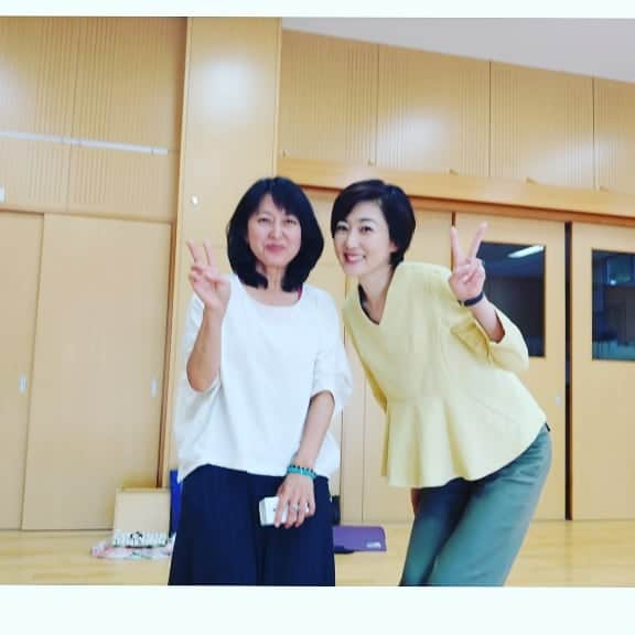 池尻和佳子さんのインスタグラム写真 - (池尻和佳子Instagram)「今日は、ヨガでリフレッシュ❇️ 上野先生セレクトのアロマの香りに包まれ🤗  心地よい時間でした‼️‼️ #アロマ　 #ヨガ #上野智子 先生」4月27日 16時38分 - wakako_ikejiri_rkb