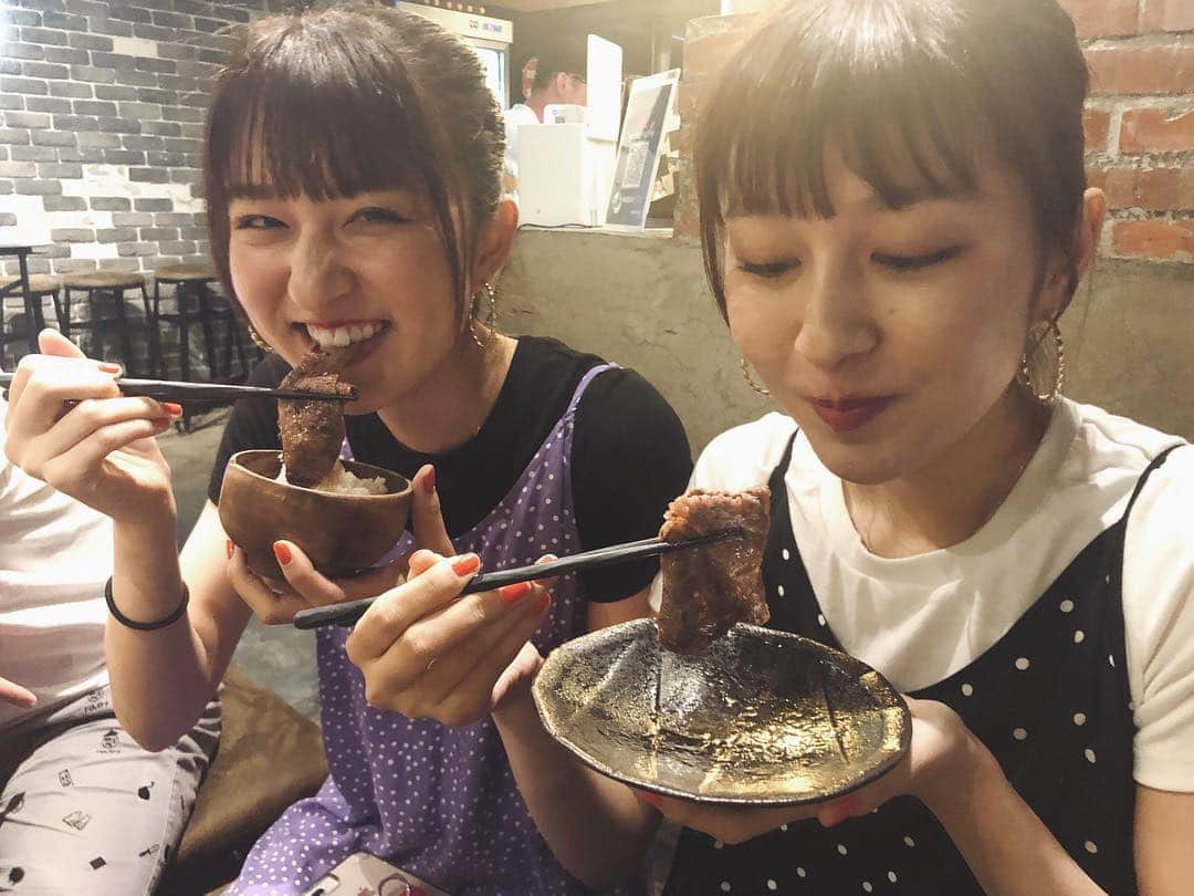 りかりこさんのインスタグラム写真 - (りかりこInstagram)「. day 3 我在台湾吃了烤肉💕💕 好吃的！ #リカリコグラム #りかりこ #台湾 #台北 #taiwan #taipei #twins #双子」4月27日 16時50分 - rikariko_official