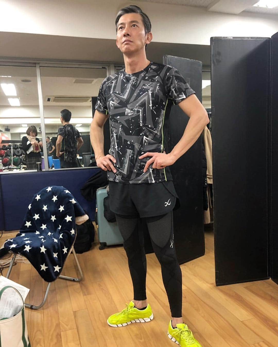 のインスタグラム：「毎週水曜、テレビ東京〝ドラマパラビ〟にて絶賛放送中のドラマ、『癒されたい男』第4話に出ております。 この枠だからこそのテイスト、くだらないけど面白い。 男性諸氏には共感してもらえることでしょー。 女性は…、温かい目でご覧下さい🤗  5月1日(水)深夜1:35スタート。宜しくどーぞ。 https://www.tv-tokyo.co.jp/iyasaretai/smp/story/  写真撮影:ボス  #テレビ東京 #ドラマパラビ #paravi #癒されたい男 #これでも部長役」