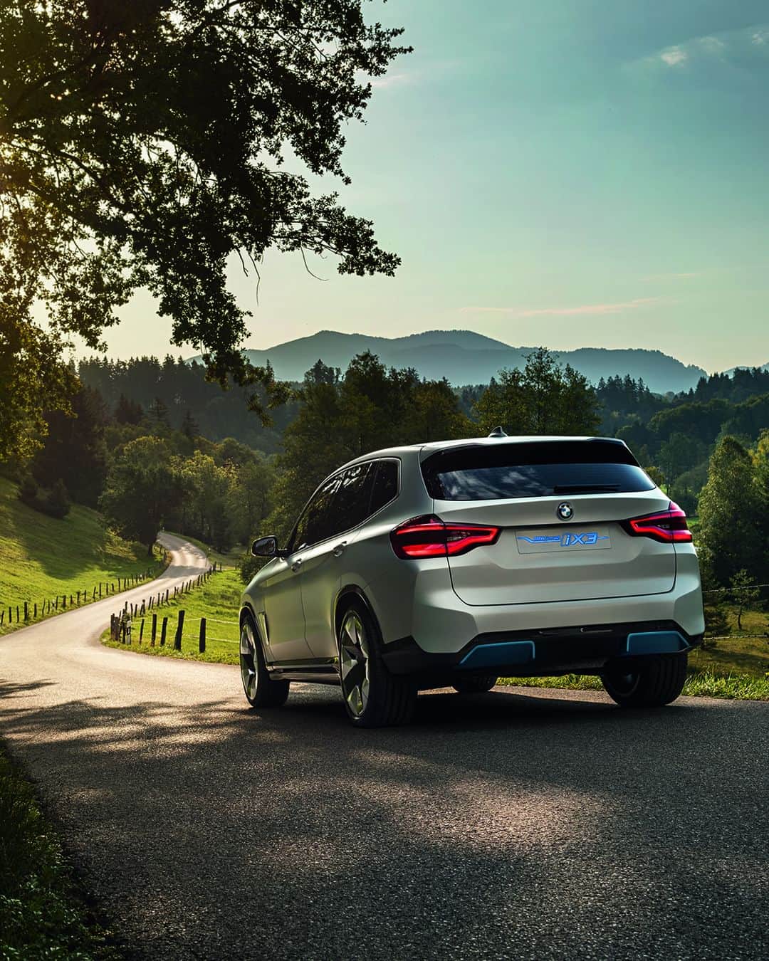BMWのインスタグラム：「Heading toward the future. The BMW Concept iX3. #BMW #iX3 #BMWi @BMWi」