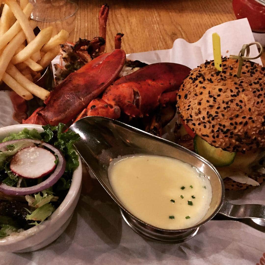大森美希さんのインスタグラム写真 - (大森美希Instagram)「アメリカンな夜🇺🇸 #american #dinner #lobster #burger #nyc #nylife #アメリカン #ディナー #ロブスター #ハンバーガー #ニューヨーク生活 #ニューヨーク #海外生活 #海外で働く」4月27日 17時14分 - mikiomori_