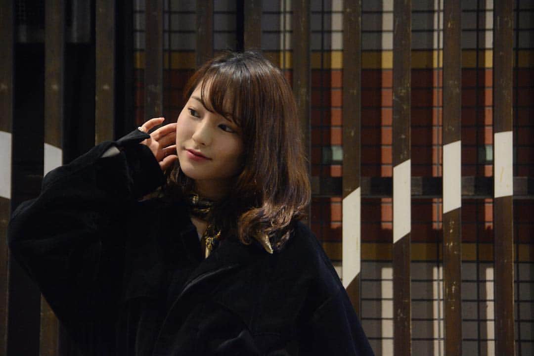 のインスタグラム：「. こないだの続き🧞‍♀️❤︎ . この撮影場所当てれる人いるかな〜？！？」