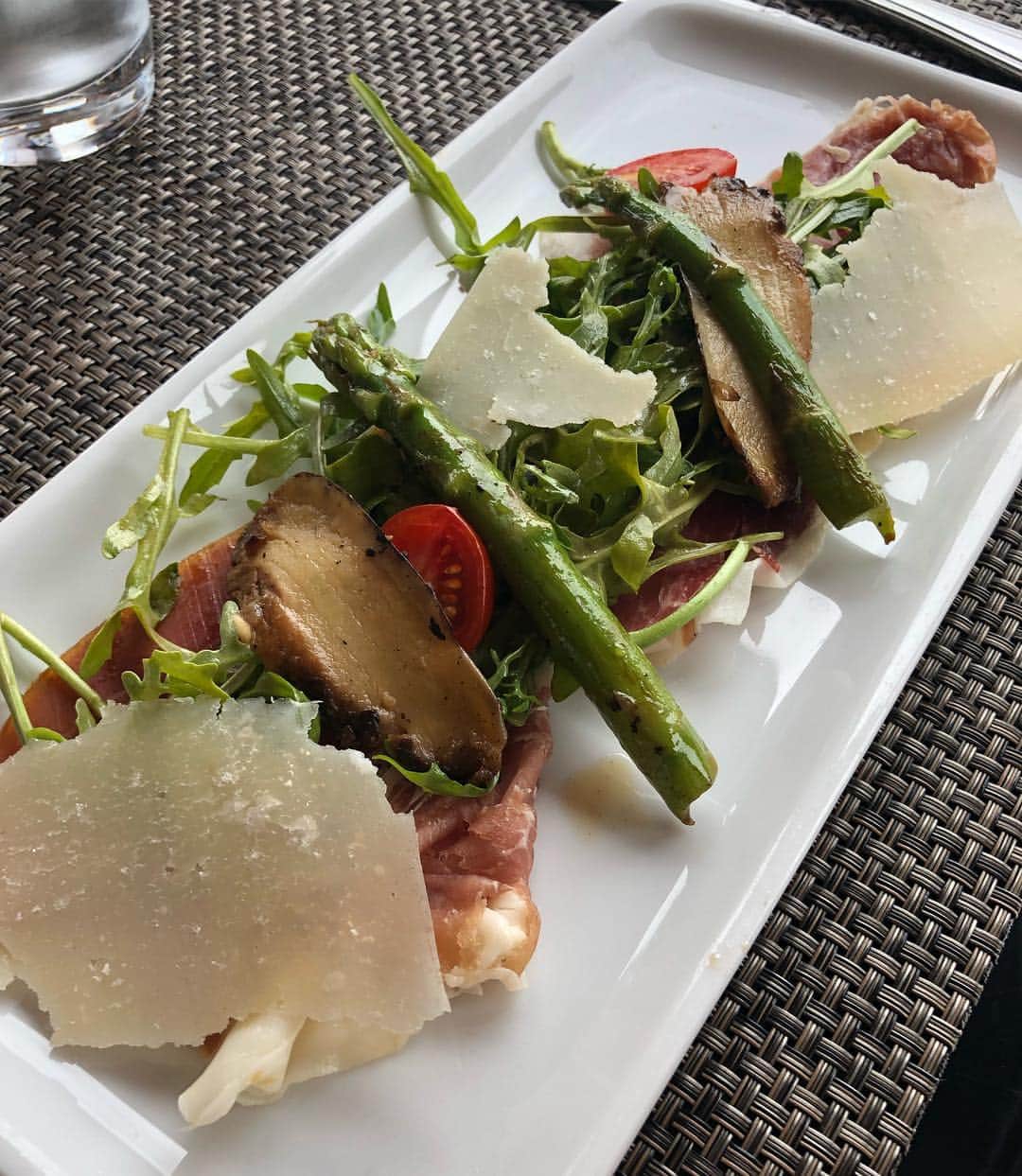 甘糟記子さんのインスタグラム写真 - (甘糟記子Instagram)「船に乗ってお部屋に入れるまでランチ！  うーん、最高〜☆*:.｡. o(≧▽≦)o .｡.:*☆ #ノルウェージャンジュエル#船旅甘糟#旅行甘糟#ゴールデンウィーク#ランチ#楽しすぎる」4月27日 17時32分 - norihey924