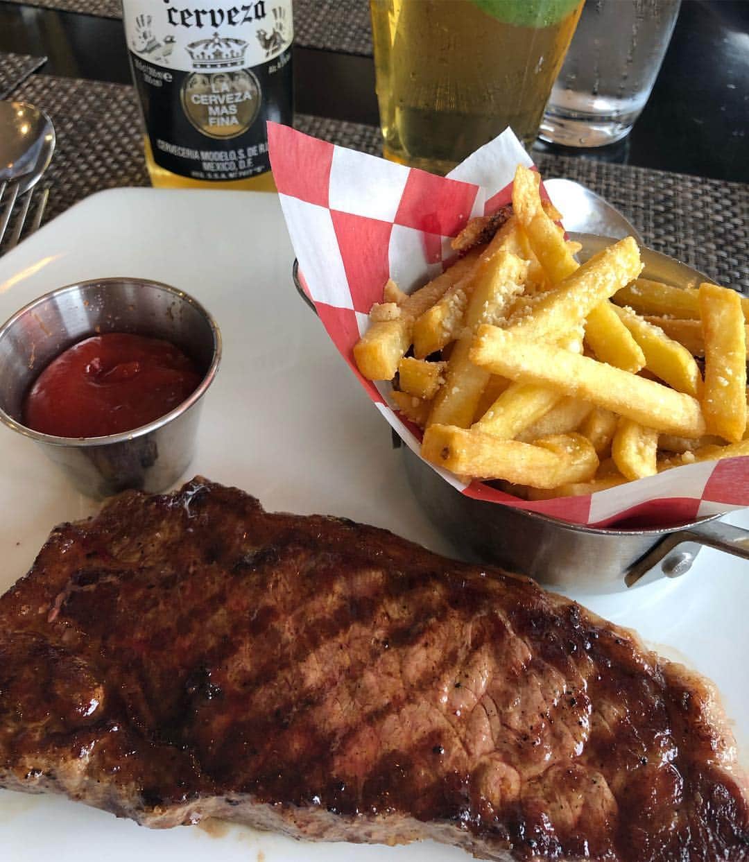 甘糟記子さんのインスタグラム写真 - (甘糟記子Instagram)「船に乗ってお部屋に入れるまでランチ！  うーん、最高〜☆*:.｡. o(≧▽≦)o .｡.:*☆ #ノルウェージャンジュエル#船旅甘糟#旅行甘糟#ゴールデンウィーク#ランチ#楽しすぎる」4月27日 17時32分 - norihey924