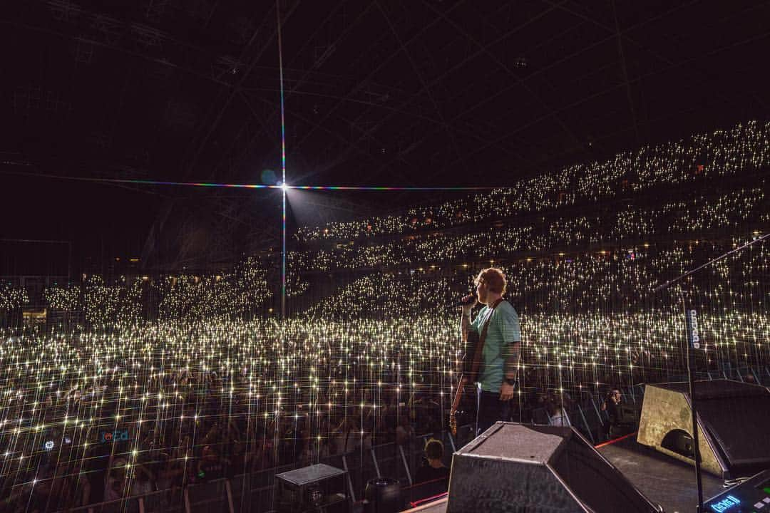 エド・シーランさんのインスタグラム写真 - (エド・シーランInstagram)「Singapore ! 📸 @zakarywalters #dividetour」4月27日 17時35分 - teddysphotos