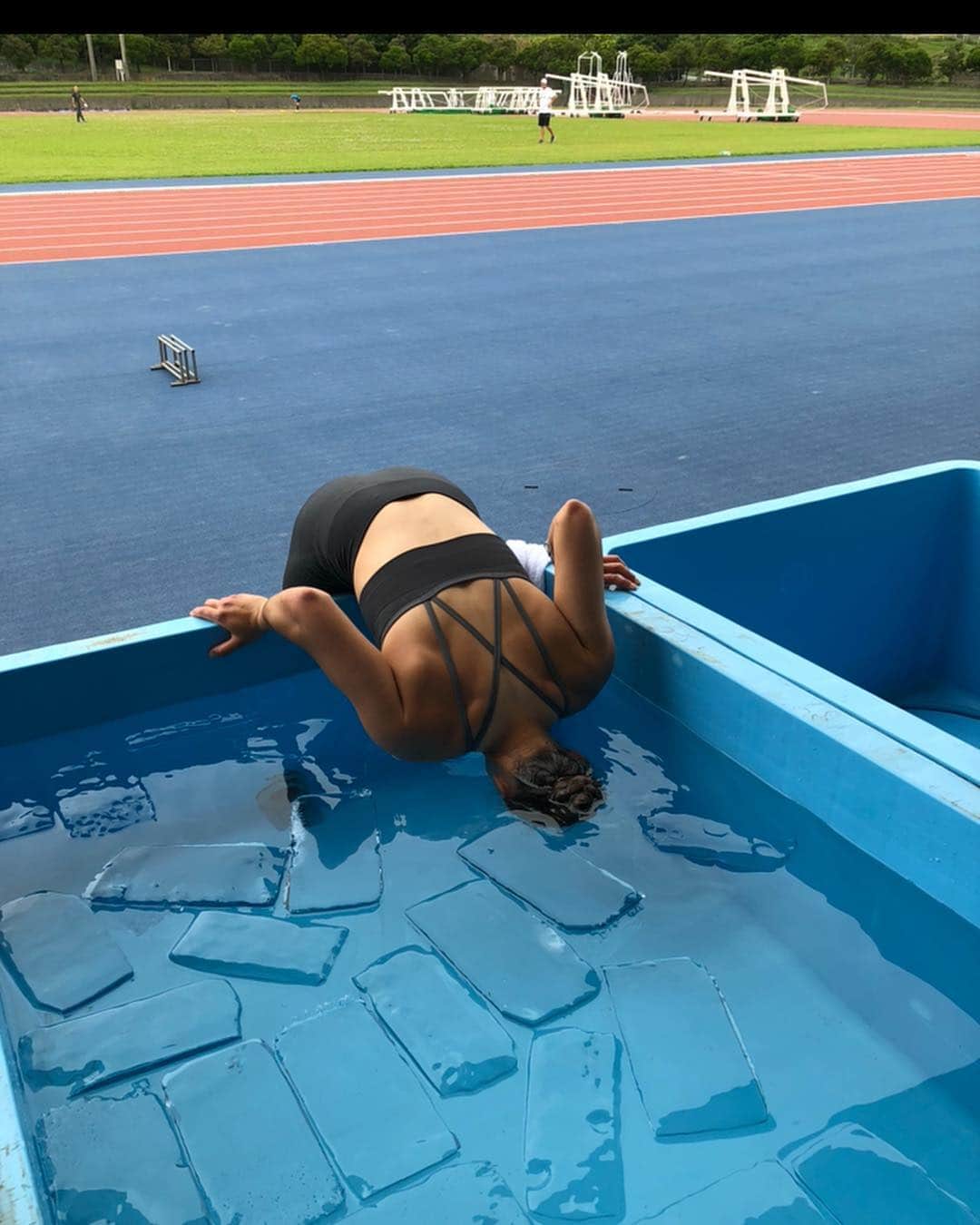 Katrin Fehmさんのインスタグラム写真 - (Katrin FehmInstagram)「Hardest week survived. Tempo runs done and now it’s time for regeneration with the girls 🧖‍♀️🌸 . . #lactatparty #mittagessenade #gettingfaster #hardwork #trackandfield #trackgirls #fastgirls #almostdead #killedit #love #giftedbyadidas #heretocreate #worldrelays #yokohama2019 @iaafyokohama19」4月27日 17時47分 - katifehm