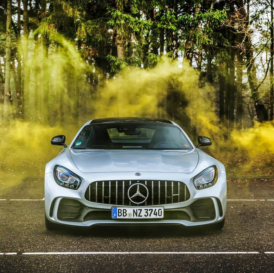 Mercedes AMGさんのインスタグラム写真 - (Mercedes AMGInstagram)「[Mercedes-AMG GT R | Fuel consumption combined: 12.4 l/100km | CO2 emissions: 284 g/km]  No smoke and mirrors here, just top-end Driving Performance.  Photos: @BasFransenPhotography for #MBsocialcar  #MercedesAMG #DrivingPerformance #GTR」4月27日 18時00分 - mercedesamg