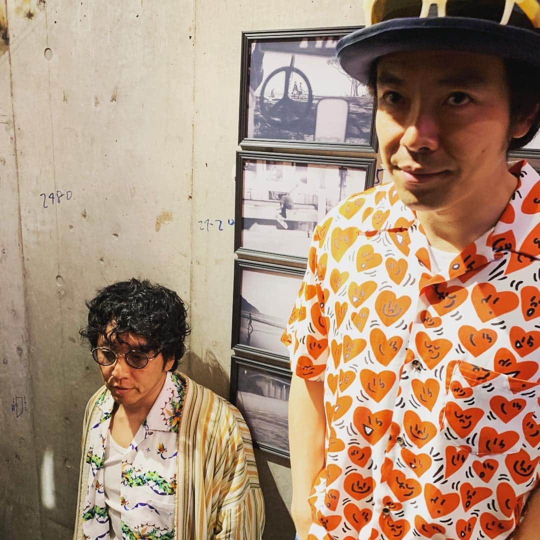 PESさんのインスタグラム写真 - (PESInstagram)「本日18時20分頃から、渋谷の神南坂ジャーナルスタンダードにてよーすけとアコースティックライブをのんびりやります。お近く方是非！(マ) . Aloha Rug  SS2019 “Neo Tokyo Vintage” POP UP @ JINNANZAKA JOURNAL STANDARD  LAUNCH PARTY 4.27 SAT. 17:00-19:00  LIVE PES&YOSUKE Kick a Show  DJ The BK Sound Sam is Ohm  POP UP SHOP 4.27 START 11:30-20:30  @ JINNANZAKA JOURNAL STANDARD 8-2 150-0041 Jinnan, Shibuya-ku, Tokyo TEL: 03-5457-0700」4月27日 17時55分 - pepes_jp