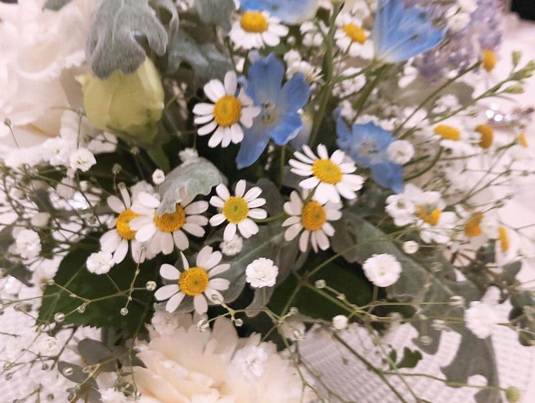真奈さんのインスタグラム写真 - (真奈Instagram)「おめかし☺️ . 地元の仲良しちゃんの 結婚式でした。 とっても綺麗で可愛くて 素敵な式でした🍀 幸せほくほく。」4月27日 17時57分 - manatmnt0116