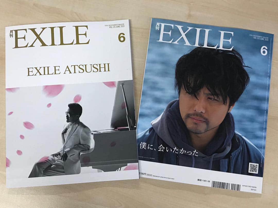 月刊EXILEさんのインスタグラム写真 - (月刊EXILEInstagram)「《本日4/27（土）『月刊EXILE 6月号』発売！！》 . . COVER:EXILE ATSUSHI BACK COVER:EXILE TAKAHIRO  みなさん、こんばんは☺️ 本日『月刊EXILE』6月号が発売になりました‼️ 今回の表紙&巻頭特集はEXILE ATSUSHI✨  平成最後の日であり、自身の誕生日である4月30日に、童話や歌謡曲などを収録したベスト・アルバム『TRADITIONAL BEST』をリリースするEXILE ATSUSHI。今作に込めた想いをたっぷりと語ります📖  その他の特集では、EXILE TAKAHIROが長編作品では初の単独主演を務めた映画『僕に、会いたかった』🎬場面写真とともに、記憶喪失という難役に、どう向き合い、漁師“池田徹”としての人生をどう演じたのかを聞いたインタビューは必見です📝  さらに、TAKAHIROがヴォーカリストを務めるロックバンドACE OF SPADESの全国ツアー『ACE OF SPADES 1st. TOUR 2019“4REAL”』に三代目 J SOUL BROTHERS 登坂広臣がゲストとして登場したZepp Osaka Baysideでの模様や現在放送中の白濱亜嵐が主役を務めるドラマ『小説王』の見どころを語ったインタビューなど今月も豊富なラインナップです📚 ぜひチェックしてみてください✅ ※一部地域で発売日が異なる場合がございます。お近くの書店様にお問い合わせください。 -------------------------------------------- 月刊EXILE official HP http://www.exilemagazine.jp/  ーーーーーーーーーーーーーーーーーーーーー 最新号、BACK NUMBERは、 下記のEXILE TRIBE STATION ONLINE、Fujisan.jpからご購入いただけます。 http://www.exiletribestation.jp/onlineshop/ http://www.fujisan.co.jp/ ーーーーーーーーーーーーーーーーーーーーーーーーーーー」4月27日 18時01分 - exile_magazine