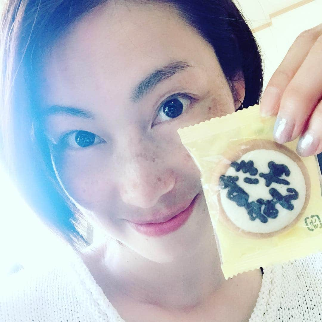 佐藤康恵さんのインスタグラム写真 - (佐藤康恵Instagram)「すきやねん3連発（╹◡╹）♡ GW始まりは、北風ピープー寒くてビックリ😵みなさん、寒さに負けずGWエンジョイしてね🎶💖 #すきやねん #actress #good #mama #さとうやすえ #佐藤康恵 #model #jewelry #designer #singer」4月27日 18時11分 - yasuesato.official