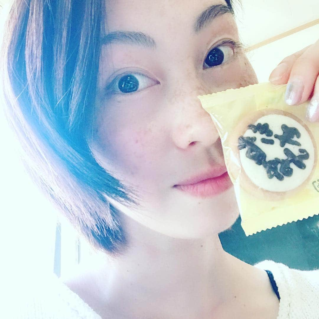 佐藤康恵さんのインスタグラム写真 - (佐藤康恵Instagram)「すきやねん3連発（╹◡╹）♡ GW始まりは、北風ピープー寒くてビックリ😵みなさん、寒さに負けずGWエンジョイしてね🎶💖 #すきやねん #actress #good #mama #さとうやすえ #佐藤康恵 #model #jewelry #designer #singer」4月27日 18時11分 - yasuesato.official