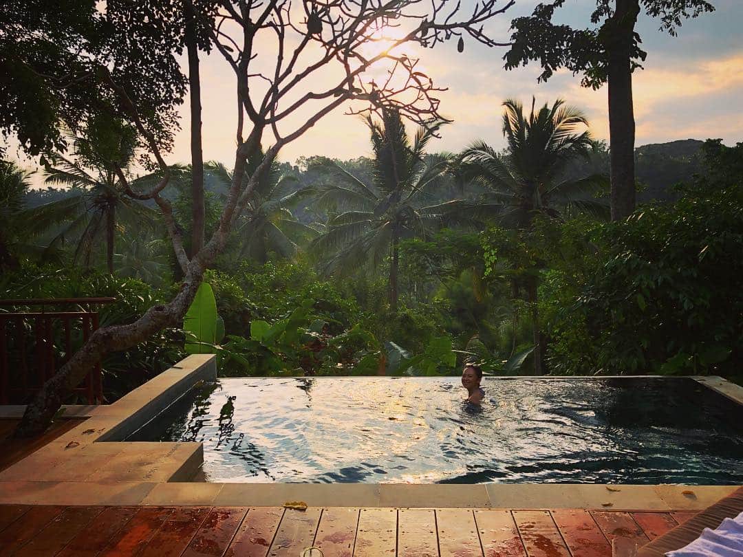 のインスタグラム：「部屋のプールも眺め最高✨ いつもとは また違った海外旅行。 ゆっくり ゆったり。 ・ ・ ・ #bali #trip #vacation」