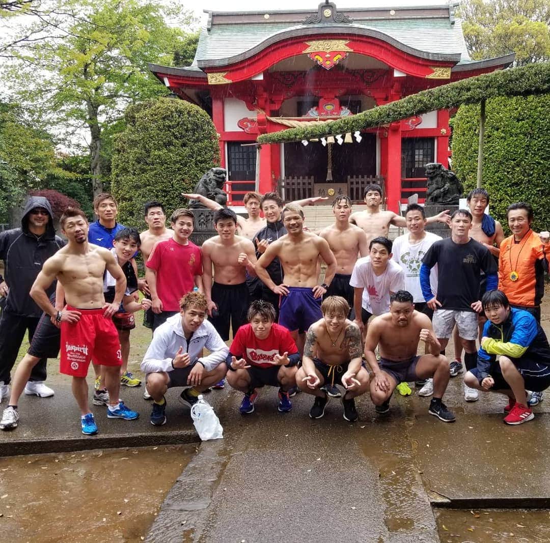 清水聡さんのインスタグラム写真 - (清水聡Instagram)「平成最後のラントレ👍 ということでスペシャルメニューでした！ 来週は令和最初ということでまたスペシャルメニューかな🙈笑 けっこー寒くて雨降ってたけど、みんな体調は大丈夫でしょうか #ボクシング#boxing#体幹 #体幹トレーニング」4月27日 18時18分 - satoshishimizu0313