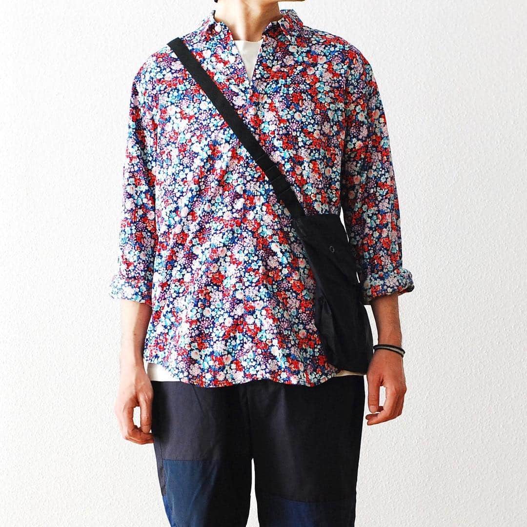 wonder_mountain_irieさんのインスタグラム写真 - (wonder_mountain_irieInstagram)「_ Engineered Garments / エンジニアードガーメンツ "Short Collar Shirt -Floral Lawn-" ¥32,400- _ 〈online store / @digital_mountain〉 http://www.digital-mountain.net/shopdetail/000000009059/ _ 【オンラインストア#DigitalMountain へのご注文】 *24時間受付 *15時までのご注文で即日発送 *1万円以上ご購入で送料無料 tel：084-973-8204 _ We can send your order overseas. Accepted payment method is by PayPal or credit card only. (AMEX is not accepted)  Ordering procedure details can be found here. >>http://www.digital-mountain.net/html/page56.html _ 本店：#WonderMountain  blog>> http://wm.digital-mountain.info/ _ #NEPENTHES #EngineeredGarments #ネペンテス #エンジニアードガーメンツ shorts→ #engineerdgarments ￥36,720- bag→ #engineerdgarments ￥10,800-  _ 〒720-0044  広島県福山市笠岡町4-18 JR 「#福山駅」より徒歩10分 (12:00 - 19:00 水曜定休) #ワンダーマウンテン #japan #hiroshima #福山 #福山市 #尾道 #倉敷 #鞆の浦 近く _ 系列店：@hacbywondermountain _」4月27日 18時21分 - wonder_mountain_