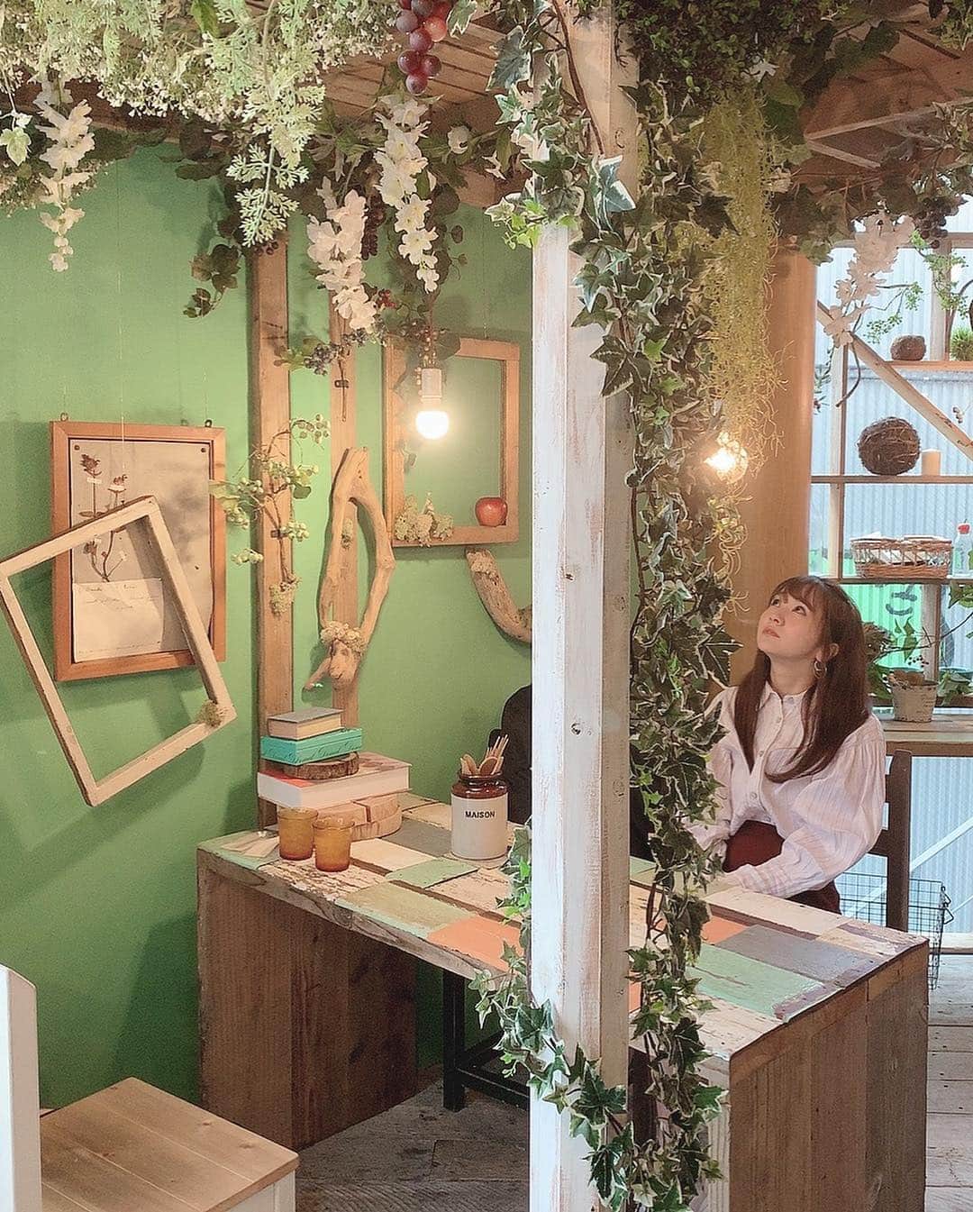 浜田翔子さんのインスタグラム写真 - (浜田翔子Instagram)「Uki-Uki CAFE ☕️ 初めてお邪魔しました！ ウキウキ 抹茶ティラミスにしました🍰 可愛いかったぁ💕今度はランチも食べたいな💕😊 #cafe #代官山 #ukiukicafe  #portrait 📸」4月27日 18時33分 - shoko_hamada