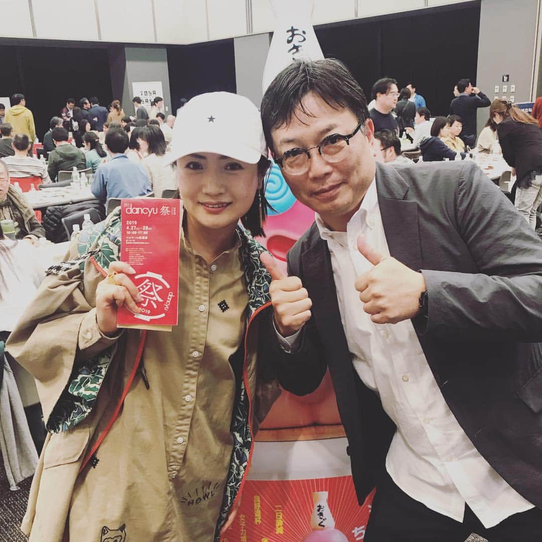 D[di:]のインスタグラム：「dancyu祭2019行って来ましたっ！！美味しいものを求めて食いしん坊達がわんさかわんさか！！すごいヒトじゃ〜！！🥶の中を掻き分けて、dancyu編集長ウエロさんを見つけてパチリンコ📸 そのあとは、U谷女史とウエロさんが気になるゆーてた、アマゾンカカオの癖になりそなアマゾンヌードルだのチマキだのフラペチーノだの、ビキニ・シスのサンドイッチだのをアンム〜😋😋😋いろいろ食べたいお店あったけど、10時開始で私たち12時くらいに到着だったのに、ほとんどのお店が長蛇の列&売り切れ続出〜すごい人気まつりなのね〜😭👺そのあと、昨日行ったシドミード展に寄ってサンライズの元代表 植田さんがいたのでパチリンコ📸何故か2日続けて末広町！ってか秋葉原はわたし的にだいぶレアな連日^_^ dancyu祭は4/28の明日までだよ〜‼️ 早めに行くのをおすすめしまっす🧚‍♀️🧚‍♀️#dancyu祭 #シドミード展」