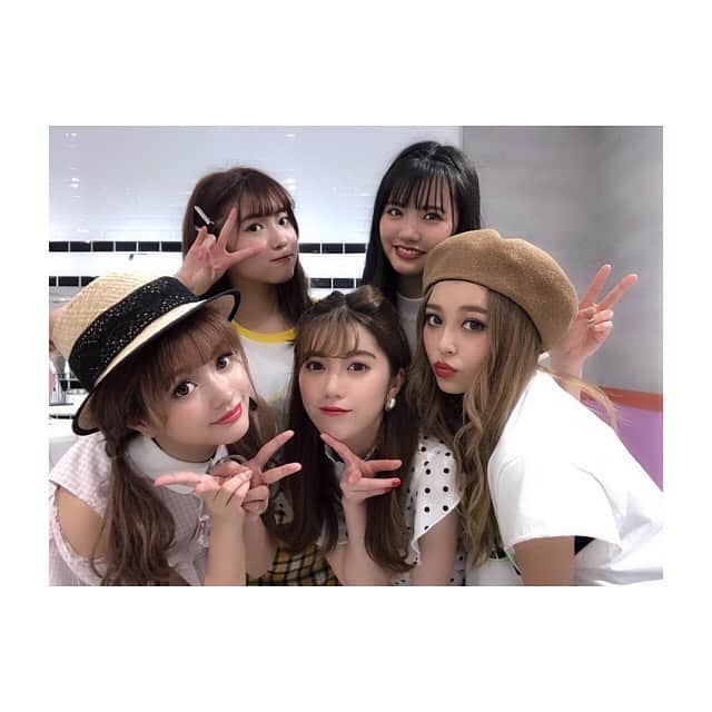 土屋怜菜（れいぽよ）さんのインスタグラム写真 - (土屋怜菜（れいぽよ）Instagram)「Popteenららぽーとイベント﻿ ありがとうございました☺️﻿ ﻿ パワーがすごすぎたあ〜✌️✌️✌️﻿ ﻿ 平成最後に皆さんに会えて元気をもらえて、﻿ 来てくれた方本当にありがとう❤️﻿ ﻿ 令和もPopteenをよろしくお願いします！  #Popteen」4月27日 18時53分 - reipoyo_0411