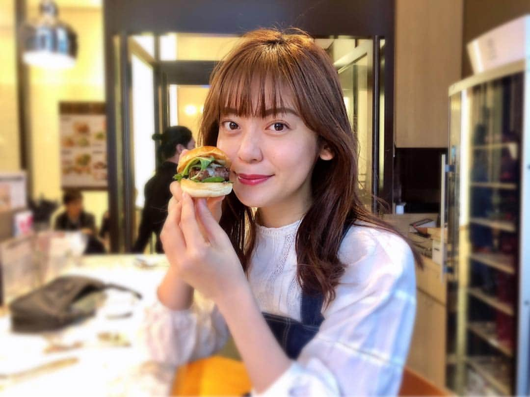 森夏美さんのインスタグラム写真 - (森夏美Instagram)「. お昼にこーんなに小さな ミニバーガーを食べました🍔 (もちろん足りないので、パスタも追加…) .  映画 #アベンジャーズ /エンドゲームも鑑賞🎬 これまでの物語がより際立ち、 圧倒のスケールでした…✨ .  お休み満喫しております☺️」4月27日 18時53分 - mori_natsumi0722