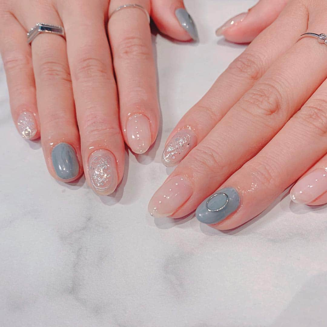 YUMIKAさんのインスタグラム写真 - (YUMIKAInstagram)「おにゅーネイル😗🍓 今回も @bellegrow_lashnail のあやか姫作🌟 毎回施術しながら笑かしてくれるからか 技術が凄いのかあっとゆーまに仕上がってる🤣 . 5月ネイルもクリア感強めデザインです🤩 皆も是非行ってみてね😋🍫🎀 . #nail #nailsalon #bellegrow #bellegrownail #ベルグロー #ベルグローネイル #jelnail #ジェルネイル #ネイルアート #ショートネイル #ネイル #クリアネイル #ネイルデザイン #monotone #ニュアンスネイル #クリアネイル」4月27日 19時04分 - yumika_black