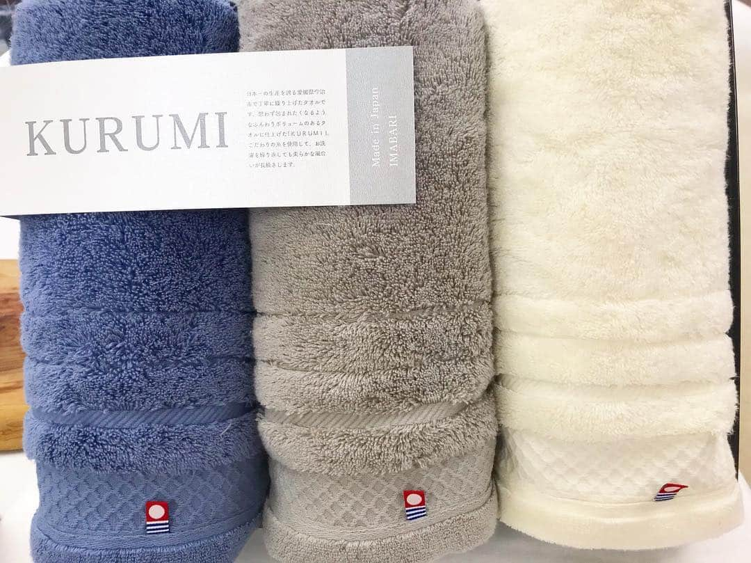 プレーリードッグさんのインスタグラム写真 - (プレーリードッグInstagram)「新デビューのKURUMI。 ふわっふわの触り心地とやわらかい肌触りがクセになります😊 #kurumi #クルミ #くるみ #やわらかい #ふわふわ #肌触り #触り心地 #🙆‍♀️ #クセになる #やみつき #タオル #バスタオル #フェイスタオル #ウォッシュタオル @prairiedog_web  #プレーリードッグ #まいにちプレーリー  #ニューフェイス  #ニューカマー #タグのセンス #古め #平成 #令和」4月27日 19時16分 - prairiedog_web